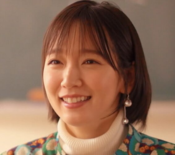 吉岡里帆の柔らかな笑顔の表情