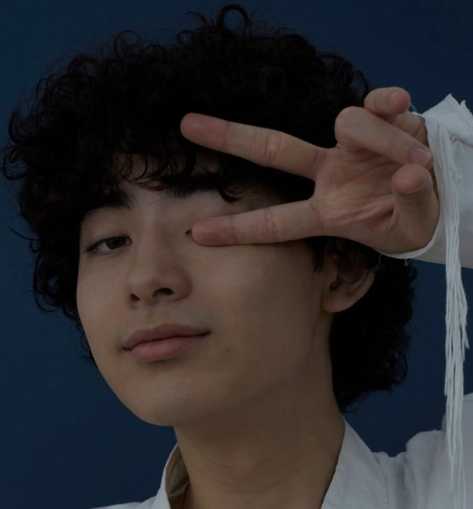 豊田裕大の遊び心のある表情