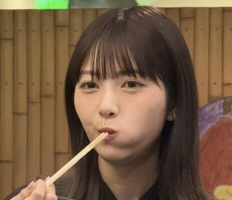 浜辺美波の食事シーン