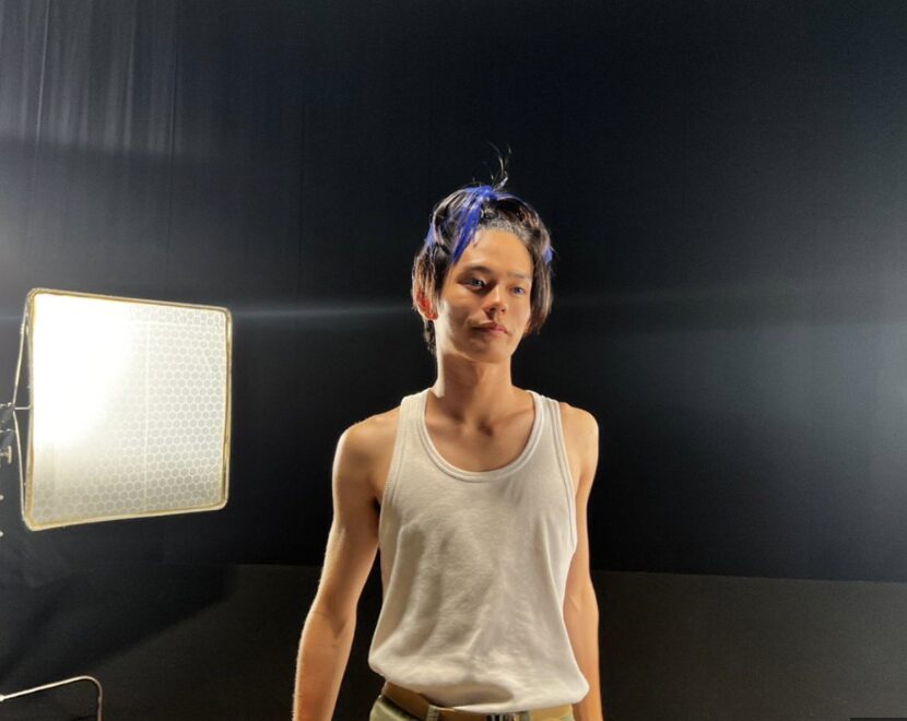 日向亘の筋肉質な腕が分かる画像