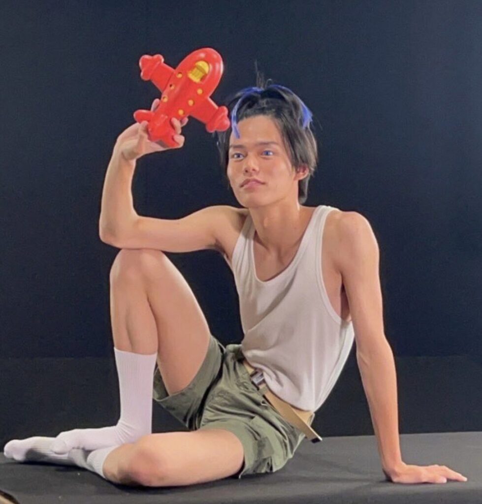 日向亘の筋肉質な体型が分かる画像