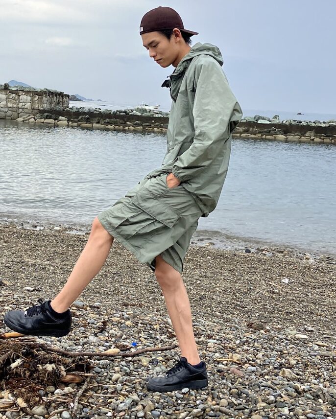 日向亘のスタイルの良さが分かる全身の画像