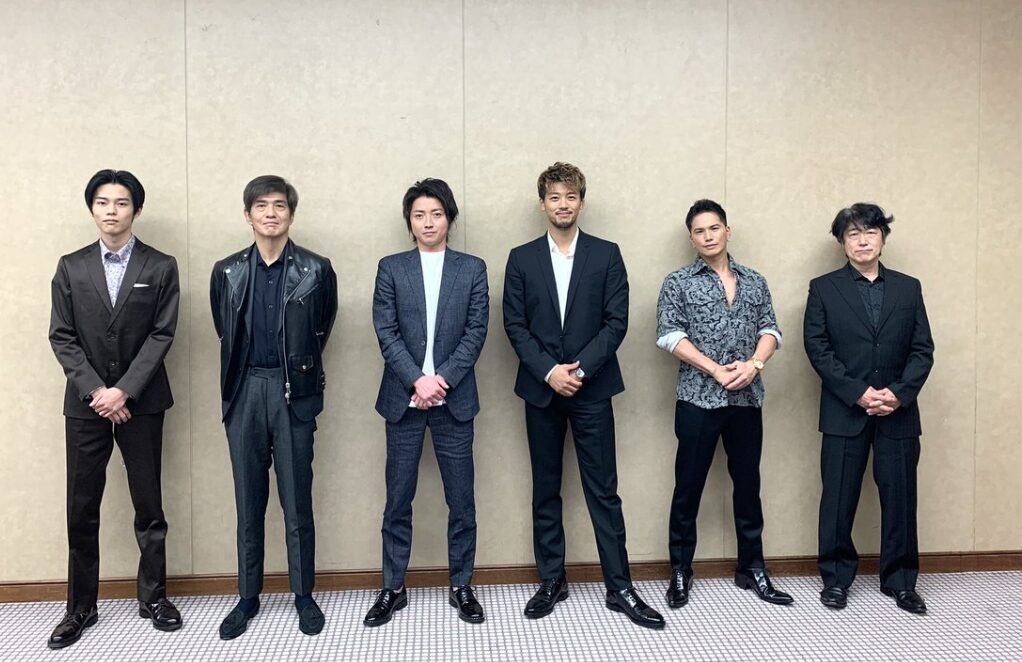 日向亘の共演者と並んでスタイルの良さが分かる全身の画像3