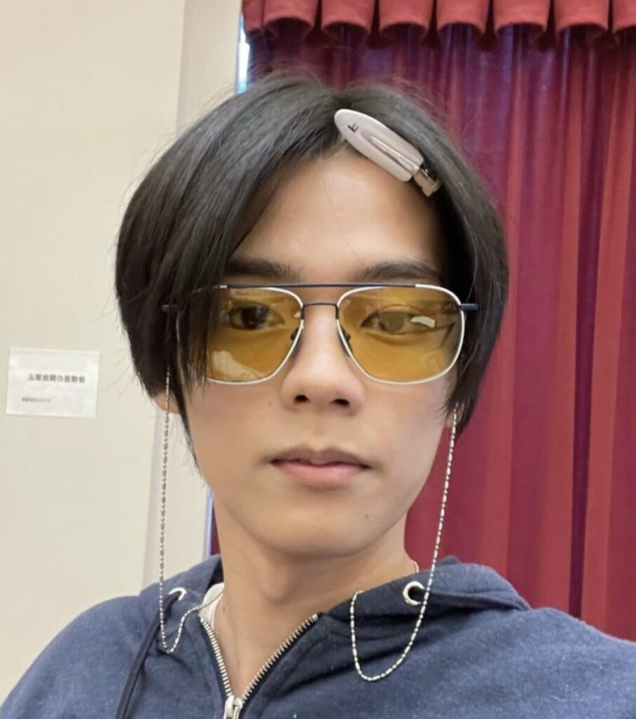 日向亘のメイク中の姿