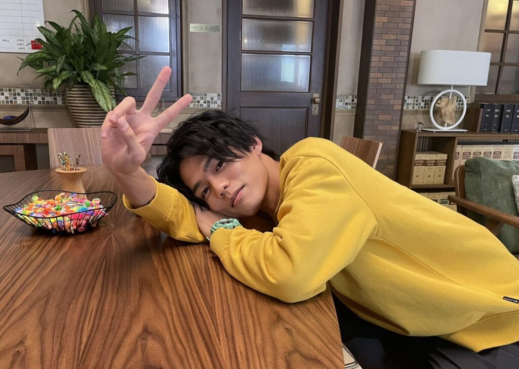 日向亘の撮影合間の姿