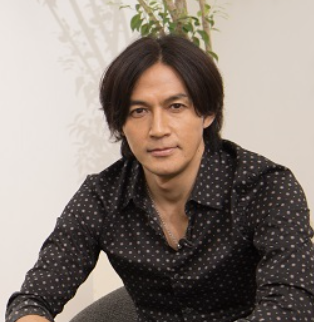 稲葉浩志の真っ直ぐ見つめる表情