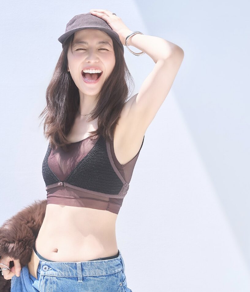 長澤まさみのヘルシーな肌見せコーデ