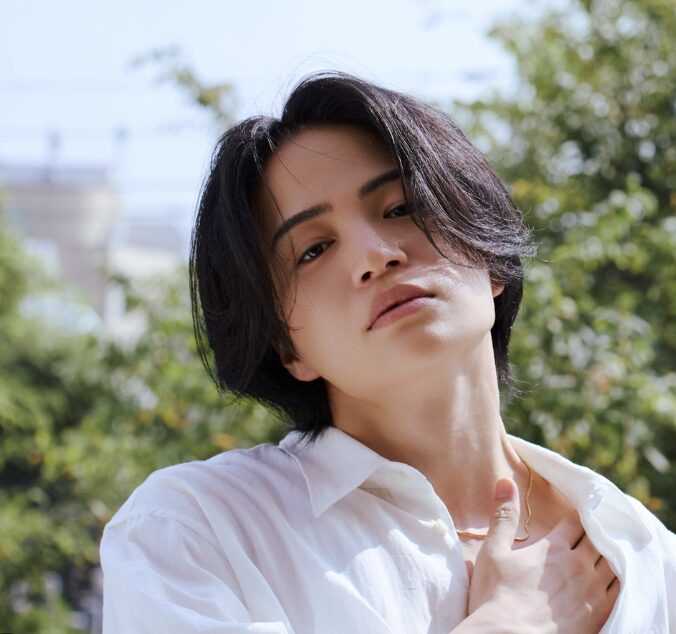 菊池風磨の流し目