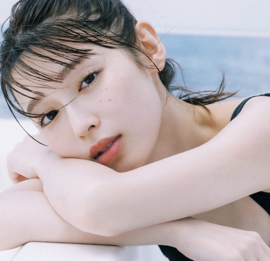 白石聖の流し目