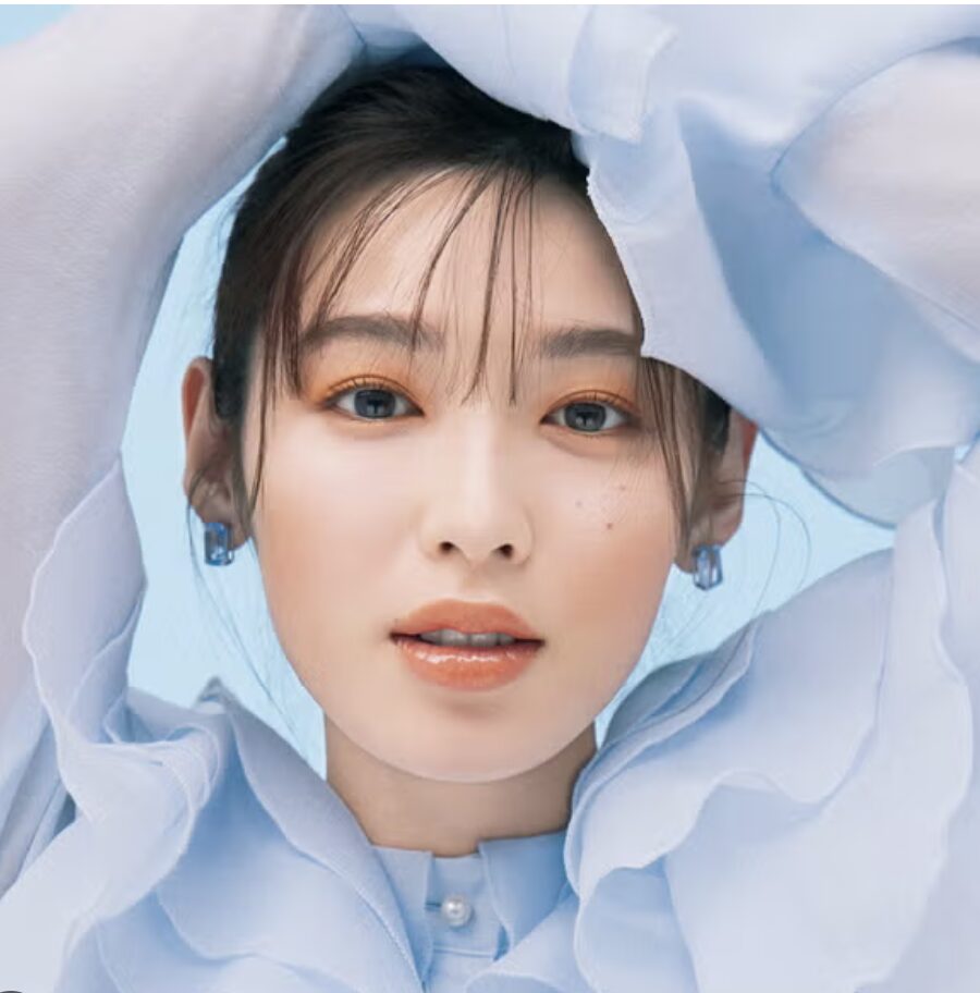 白石聖のアンニュイな表情