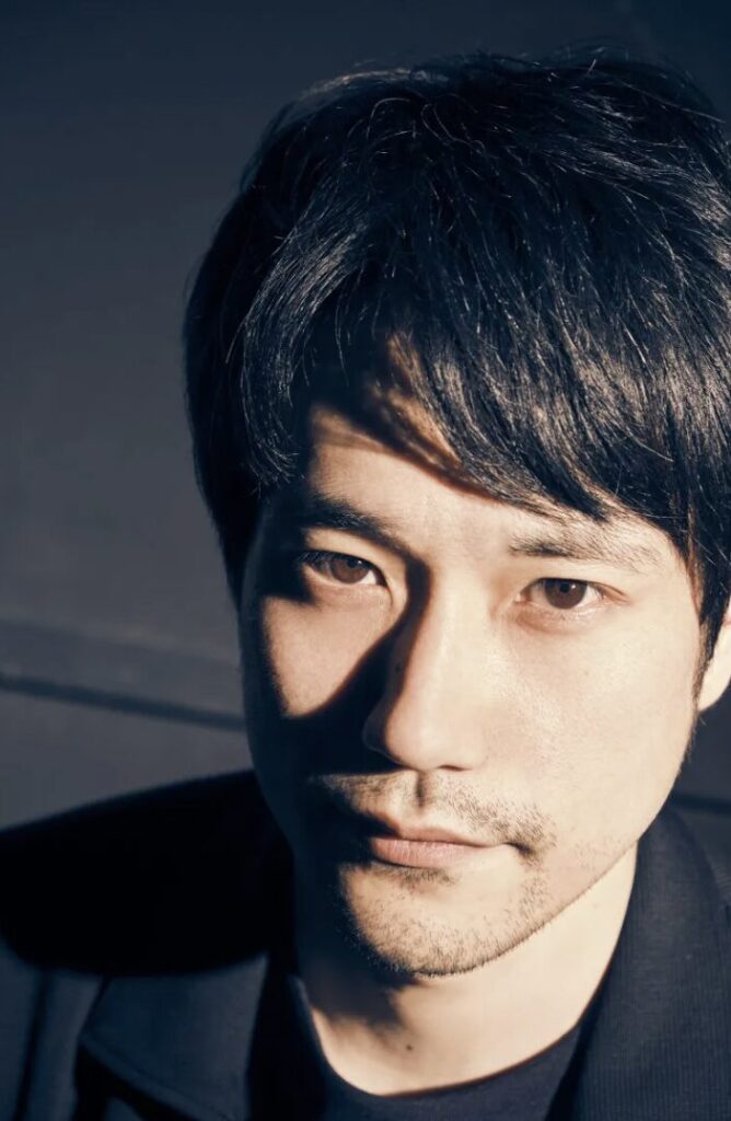 松山ケンイチの太陽に照らされた姿