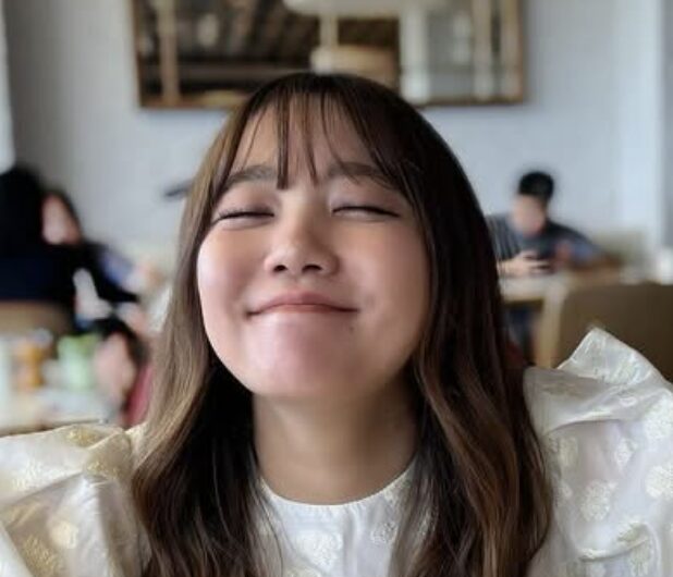 加藤玲奈の目を瞑っている画像