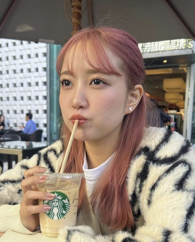 加藤玲奈のジュースを飲む姿