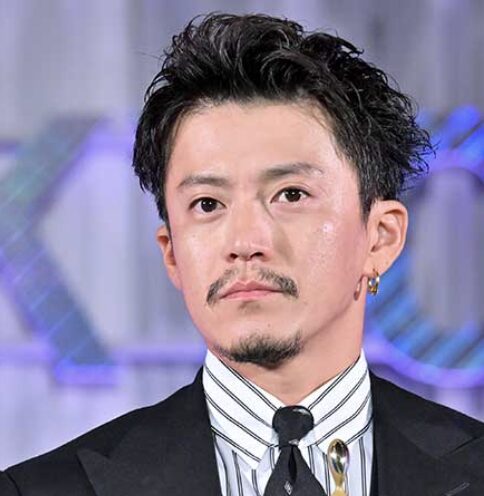 小栗旬の髭ありの姿