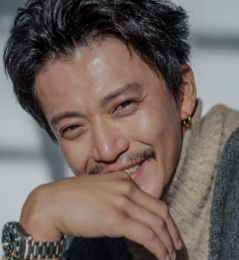 小栗旬の眩しい笑顔