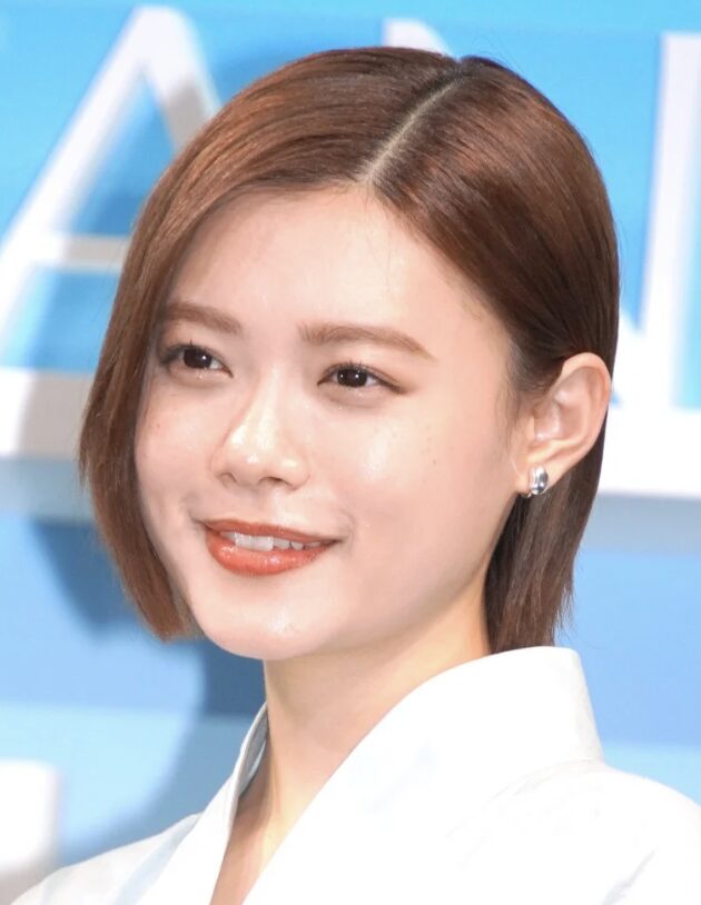 杉咲花の大人な笑顔