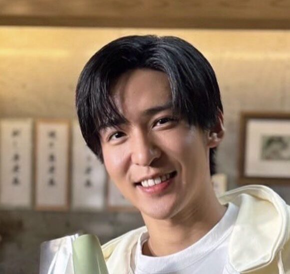 目黒蓮の爽やかな笑顔