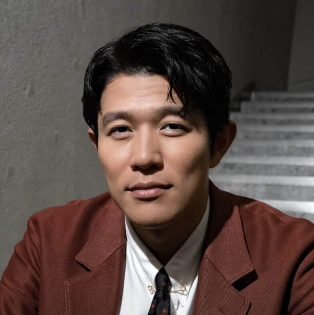 鈴木亮平の穏やかな表情