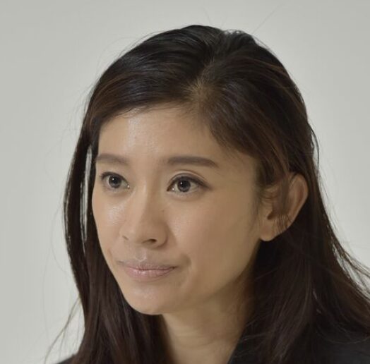 篠原涼子のクールな表情