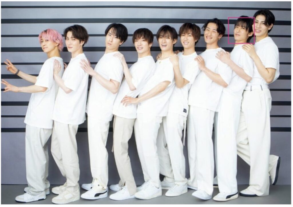 SnowManのメンバーが並んだ画像