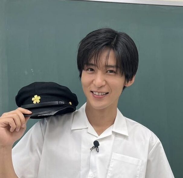 目黒蓮の制服姿