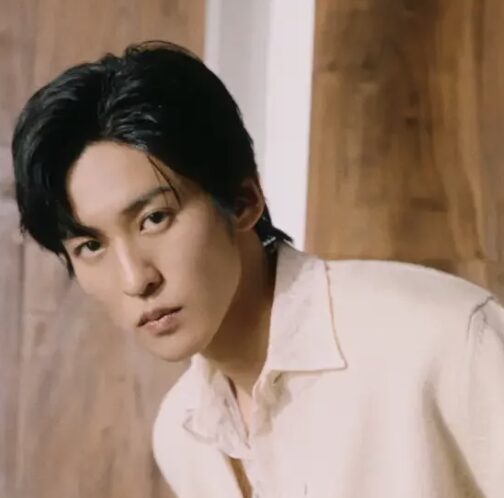 目黒蓮のクールな表情