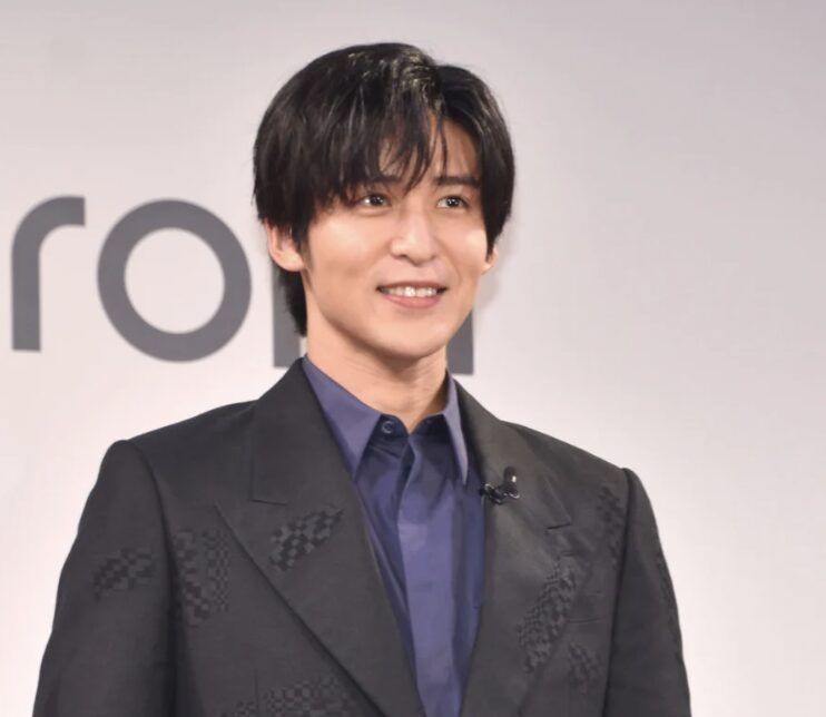 目黒蓮のにこやかな笑顔