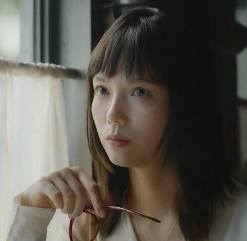 宮﨑あおいのクールな表情