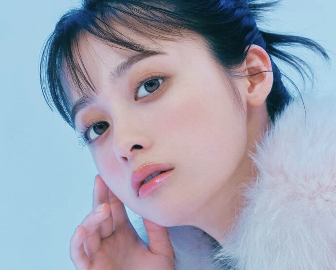 橋本環奈のクールな表情