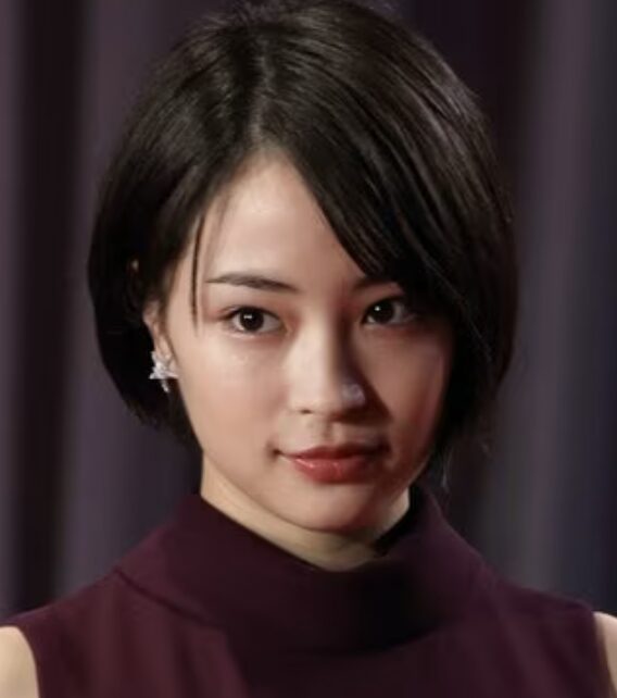 広瀬すずの凛々しい表情