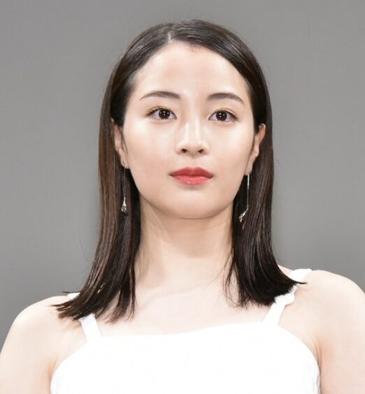 広瀬すずの落ち着いた表情