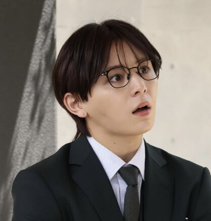 山田涼介のメガネ姿