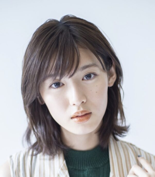 白石聖の真っ直ぐ見つめる表情