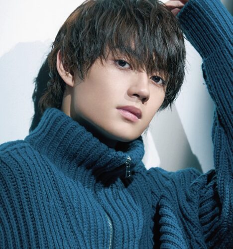 佐野勇斗のクールな表情