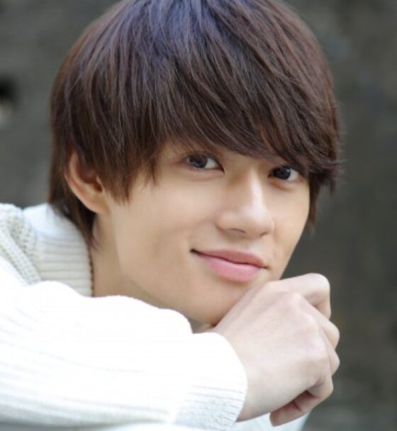 佐野勇斗の悪戯な表情