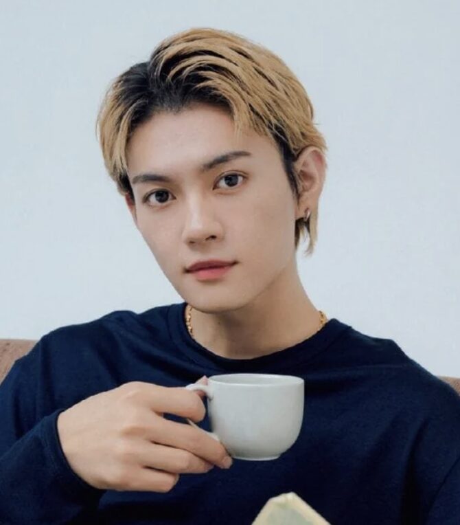 佐野勇斗の落ち着いた表情