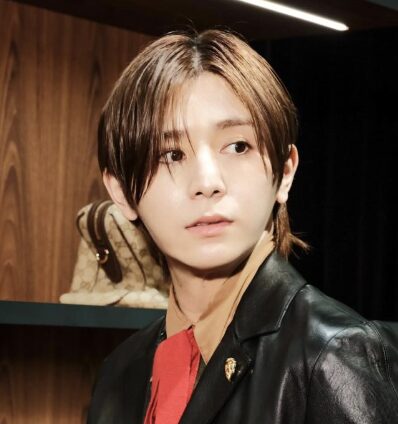 山田涼介のクールな視線