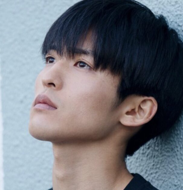 目黒蓮の悩ましい表情