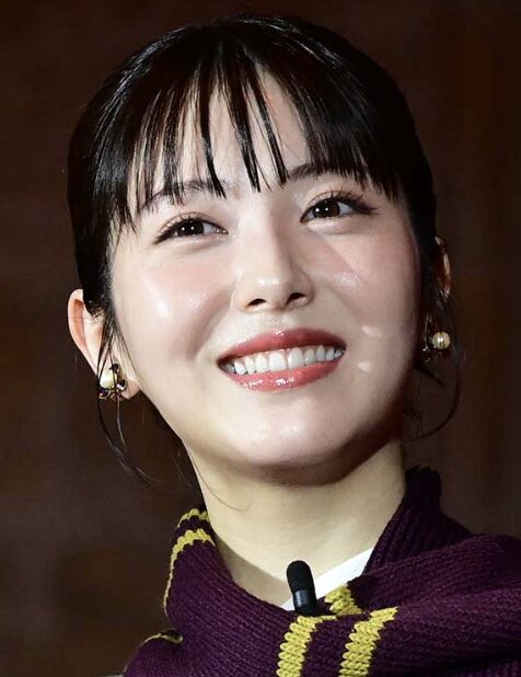 浜辺美波の穏やかな表情