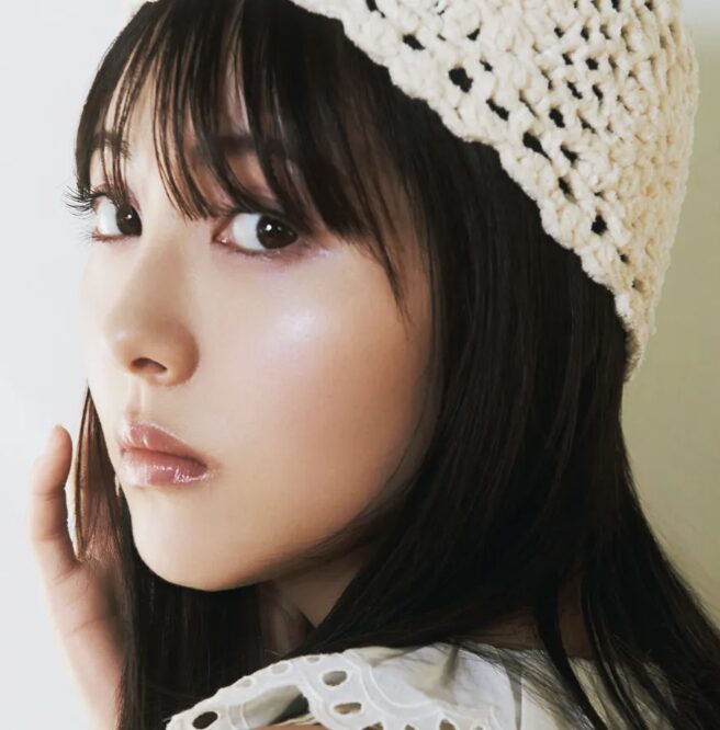 浜辺美波の決め顔