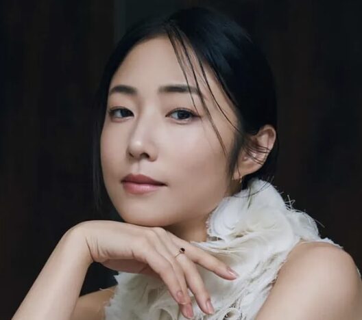 MEGUMIのクールな表情