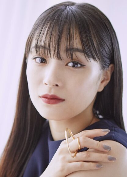 広瀬すずの大人っぽいスタイリング