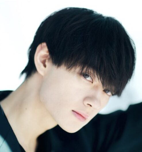 佐野勇斗の涼し気な表情