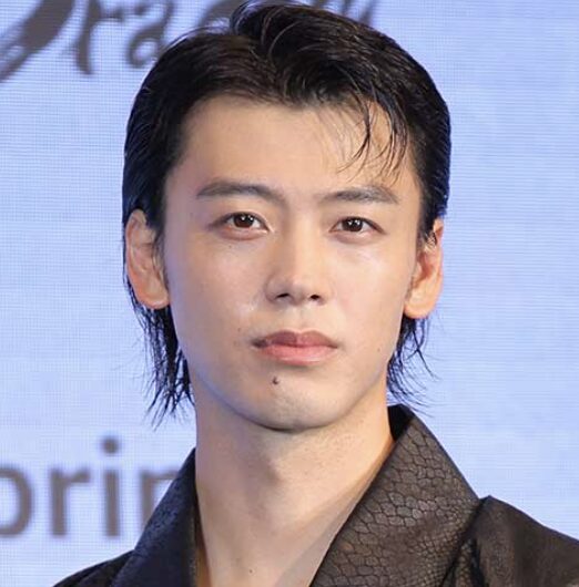 竹内涼真の凛々しい表情