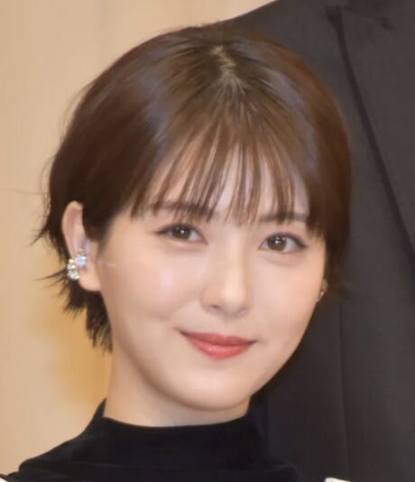 浜辺美波の穏やかな表情