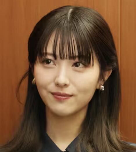 浜辺美波の上品な表情