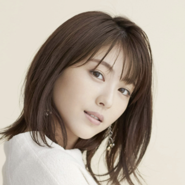 浜辺美波のクールな表情