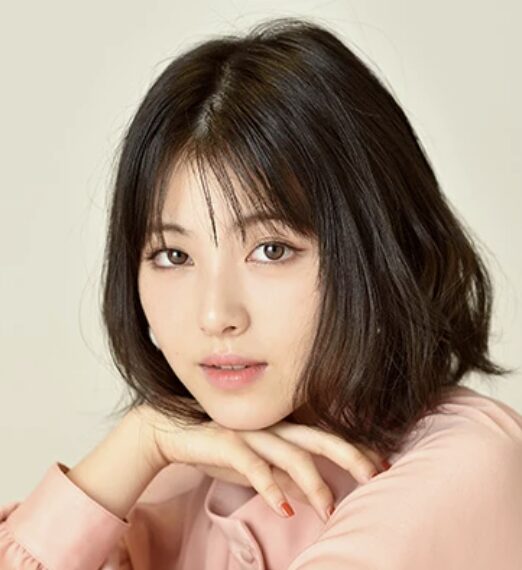 浜辺美波の落ち着いた表情