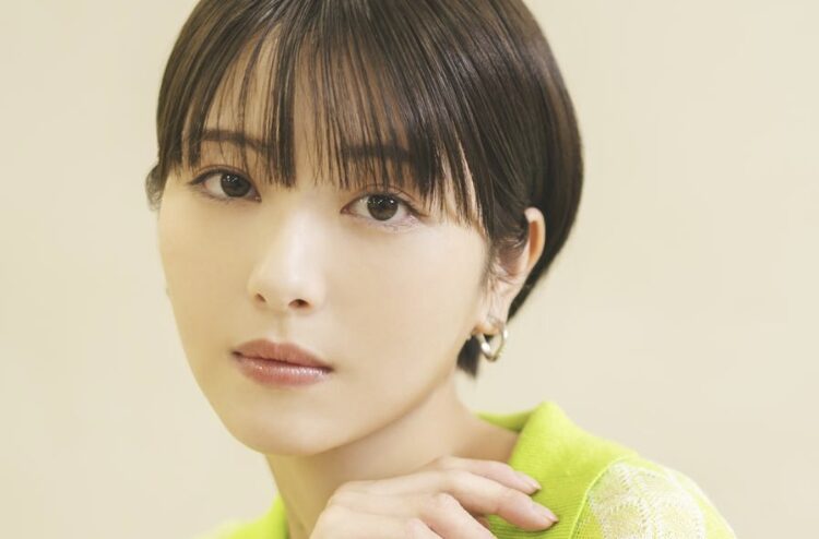 浜辺美波の落ち着いた表情