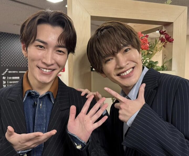 渡辺翔太さんと深澤辰哉さんの横並びの画像